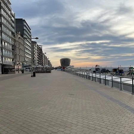 Bofeelie Gezellig 2 Slaapkamer App Aan Zee In Het Bruisende Middelkerke! * Миделкерк